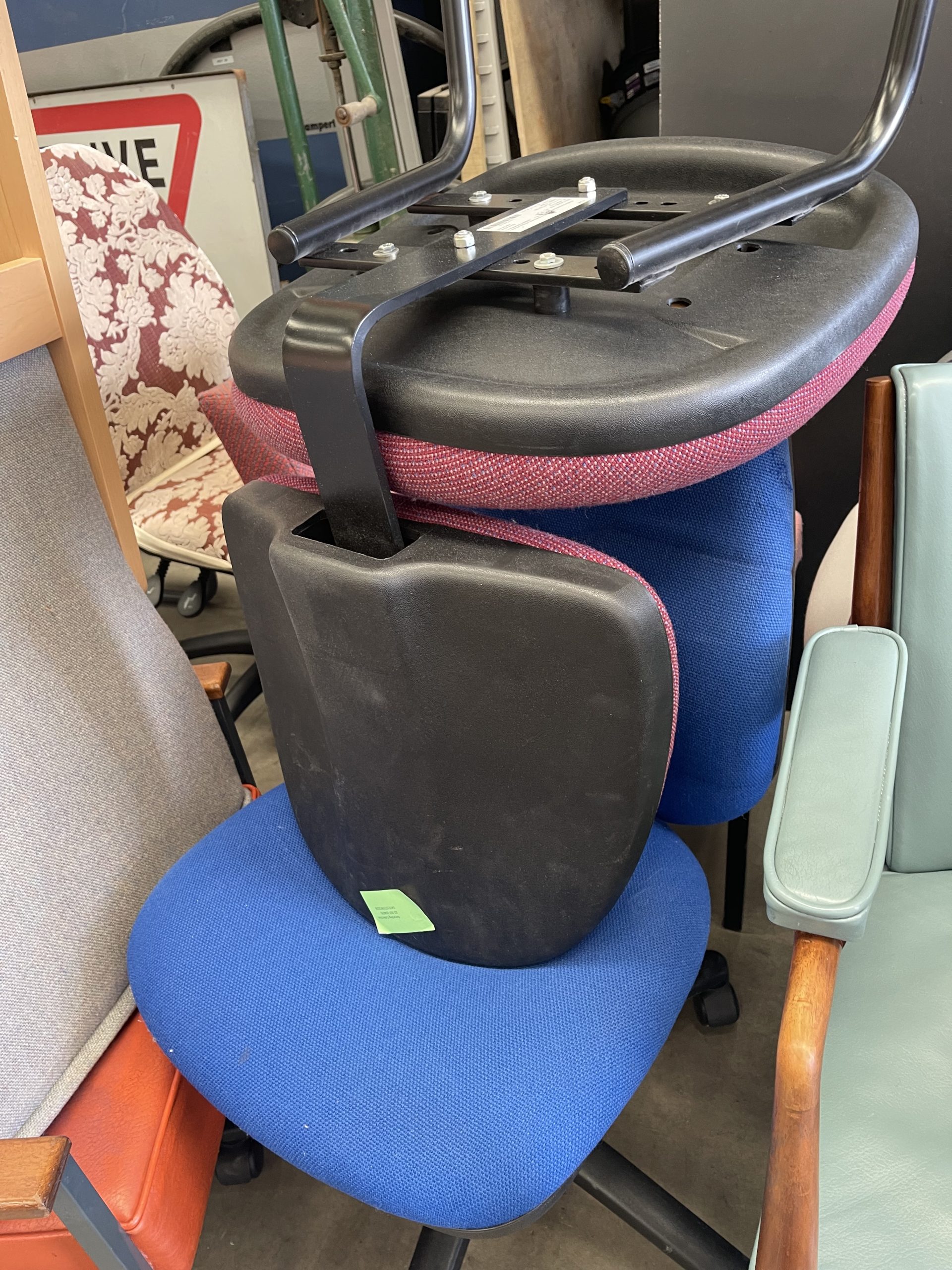 Cantilever base meeting chair – Red – 1